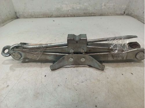 MACACO NISSAN GRAND LIVINA 1.8 2010