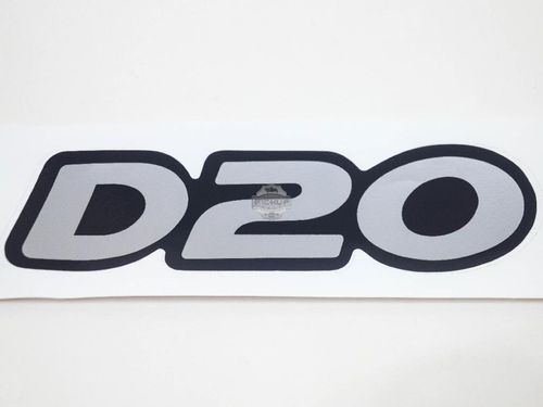 EMBLEMA 'D20' 96 ADESIVO