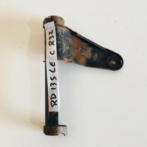 Suporte Farol Esquerdo Rd125 135 Rdz Original Detalhe